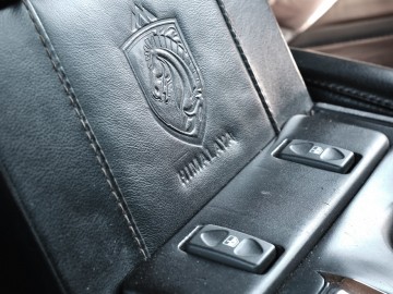 Land Rover Defender &ndash; W stylu Bonda